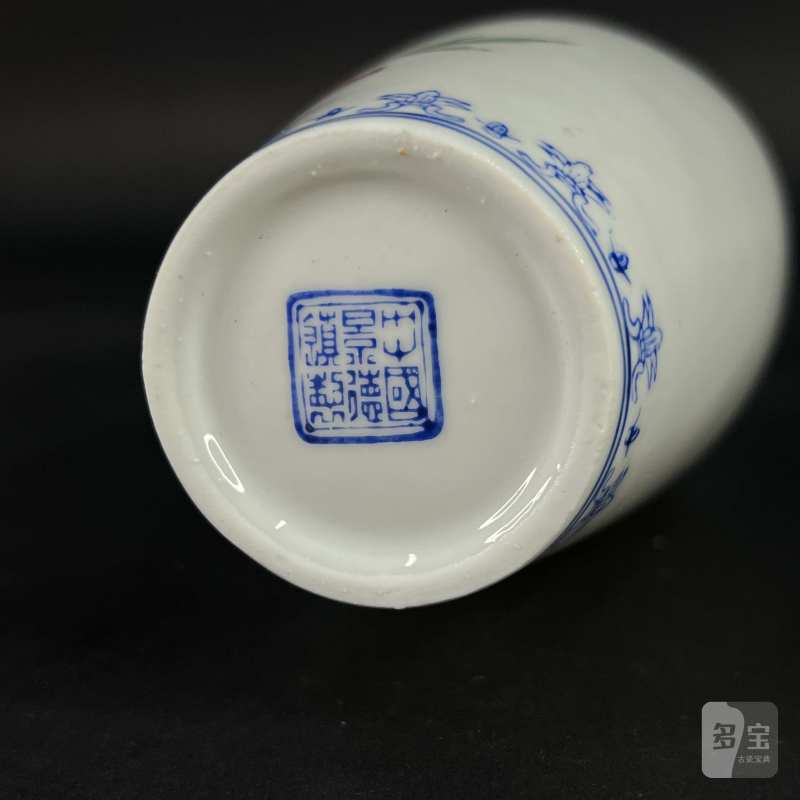 二十世纪六十年代 青花粉彩花鸟纹柳叶瓶 - 图9